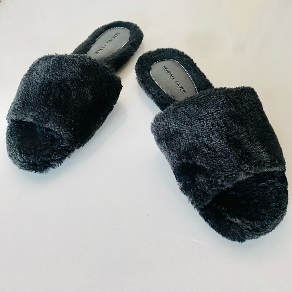 KENDALL & KYLIE Black Faux Fur Fuzzy Chloe Slide Sandals Slippers 6 Y2K 90s